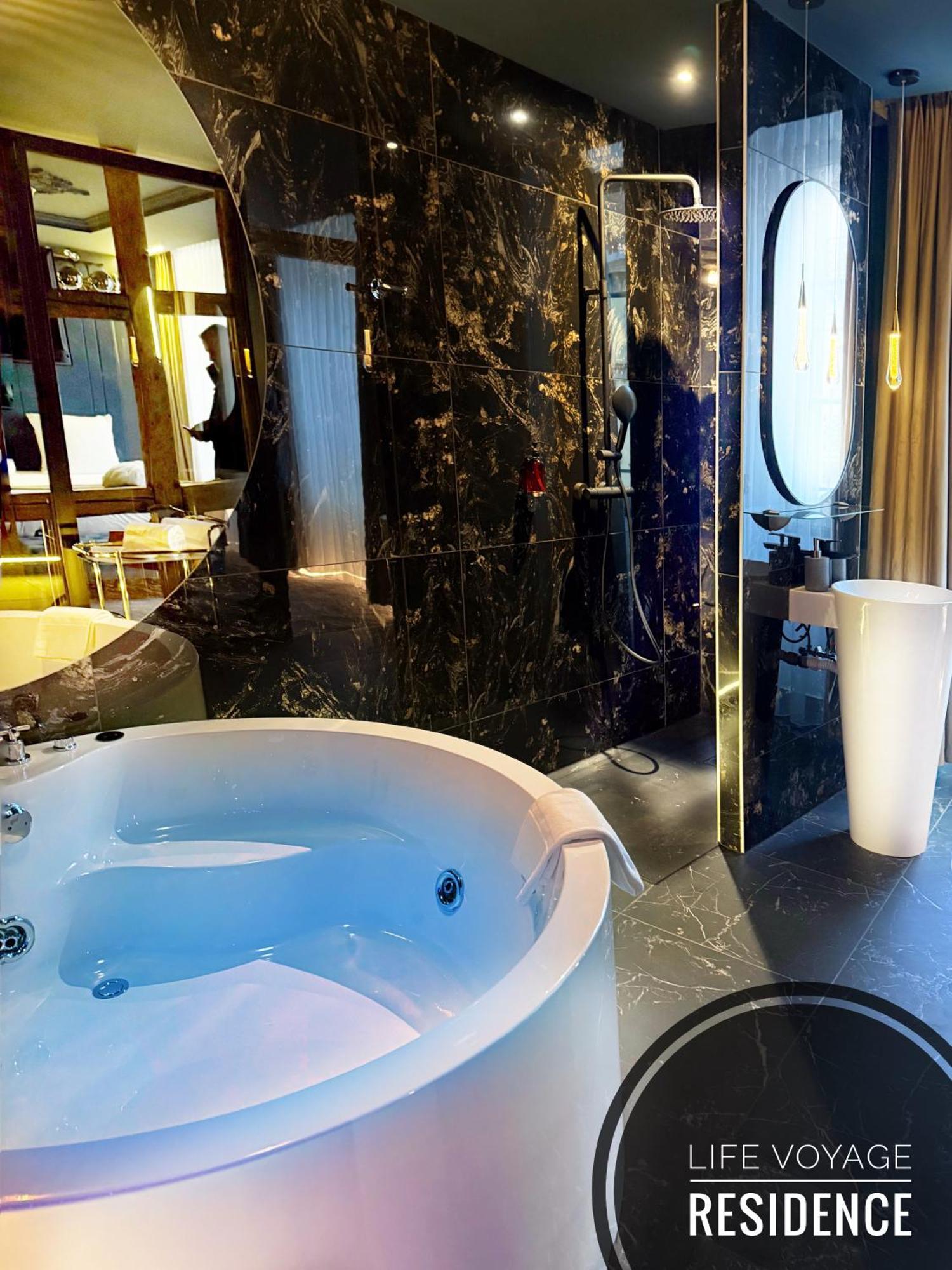 Life Voyage Residence & Spa - Strasbourg'S City Center Luxury Experience Bagian luar foto